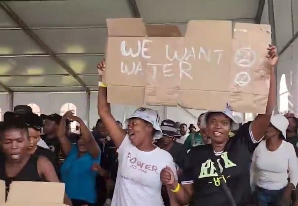 Water crisis escalates in Ezinambeni, Hlalanikahle, Duvha Park: Residents protest over lack of access to clean water