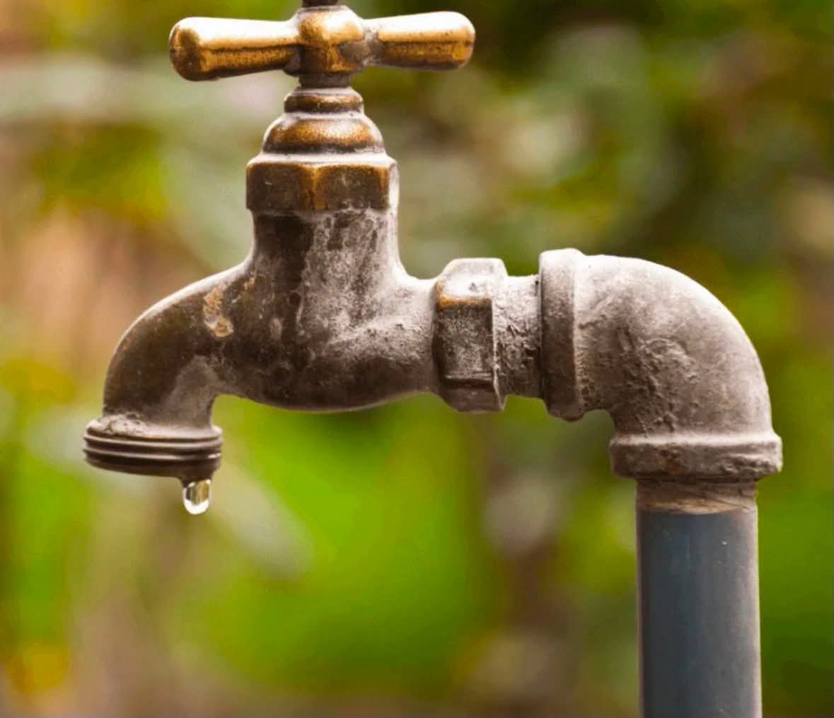 Residents report dry taps as Rand Water warns of supply pressure